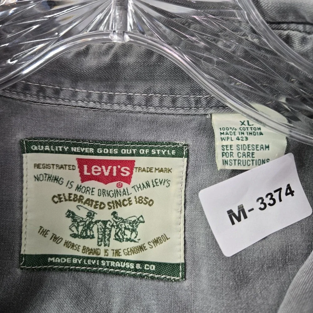 VINTAGE Levi's Men Button Up Shirt XL Gray Denim Long‎ Sleeve 90s